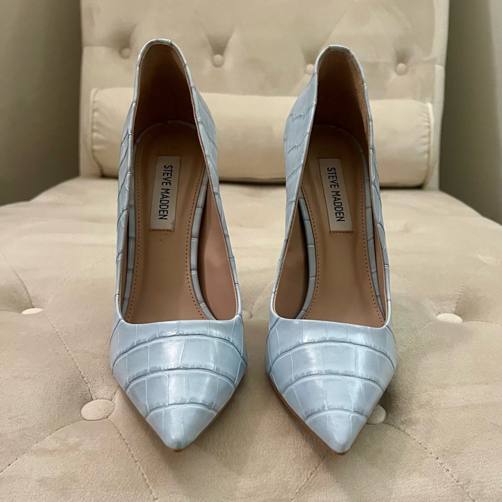 Steve Madden Noir Light Blue Croc-Embossed Heels